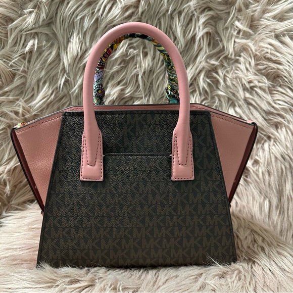 Michael Kors Bag - Picture 2 of 8